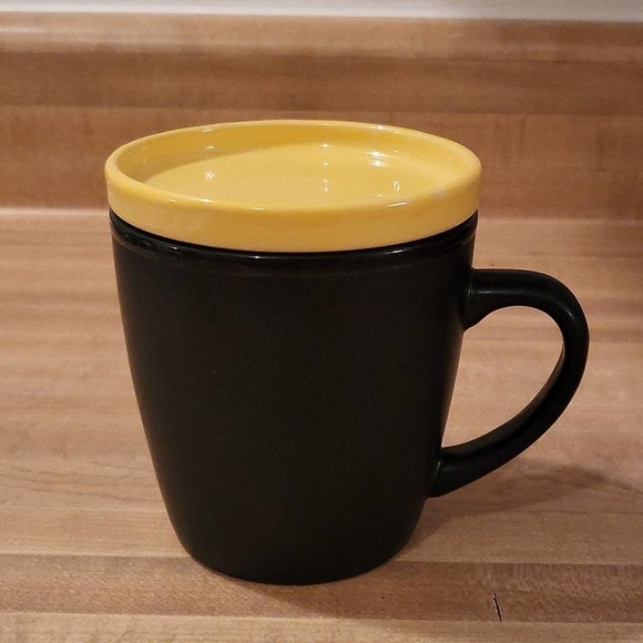 Coffee mug with a lid that can also be a coaster | 10oz - Picture 1 of 5